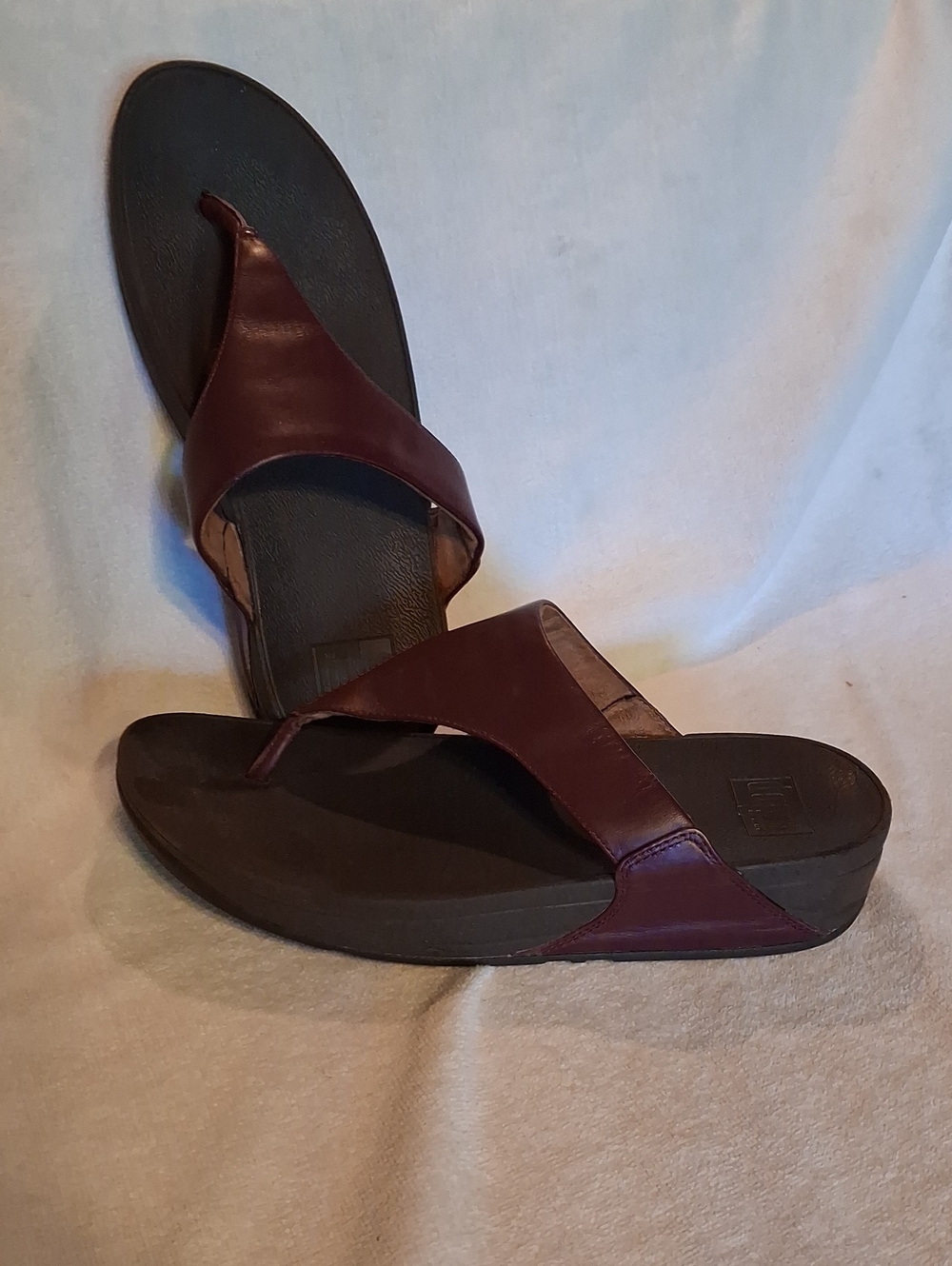 Fitflop Women’s Thong Sandals in Dark Brown and Black